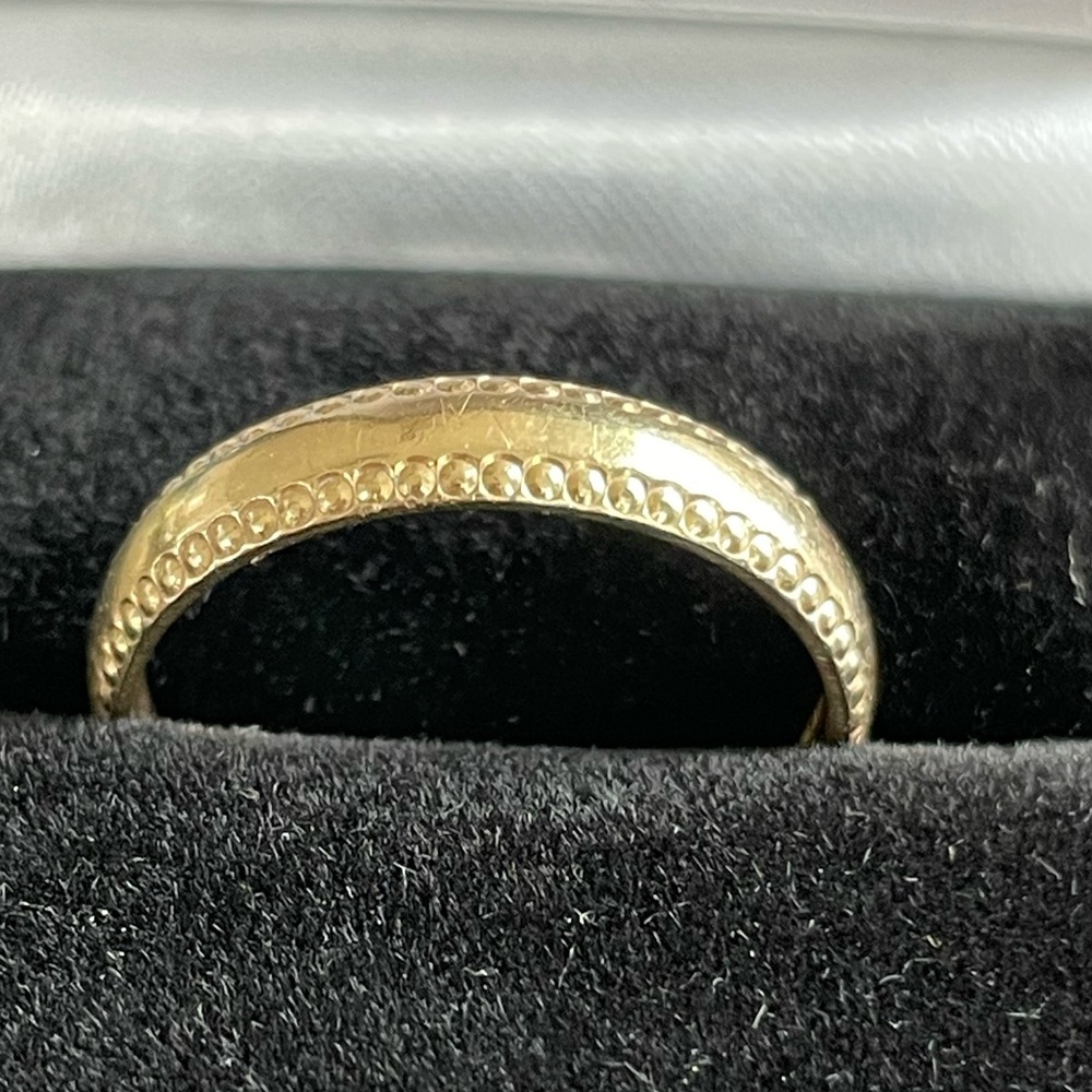 Milgrain 14k yellow gold wedding band